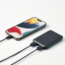 出力用USBポートが2口搭載されているため、2台同時充電も可能