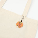 バッグやポーチに付けられるチェーン付き缶バッジ