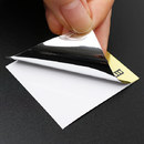 裏面の台紙部分は白色になっています