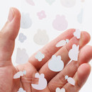 デザインがある箇所に必ず白いインクを背景として使用します