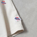 右袖にはブランドロゴのワッペン付き！