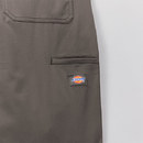 右脇には携帯ポケットとディッキーズロゴ付き