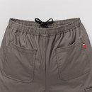 ウエストは総ゴム仕様で体型にフィット