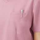 左胸には便利な箱ポケット付き