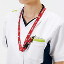 ストラップが首にあたりにくいスタンドカラー