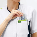 サッと取り出せる携帯ポケット付き