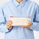 ペンケースとしても使える横長タイプ