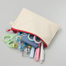 ステーショナリーやコスメ入れにちょうどいいサイズ