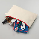 旅行で必要な化粧水のミニボトルやA5サイズのノートも入る大きめサイズ