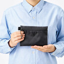 バッグの中でもかさばらないフラットタイプ