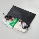 タオルや靴下なども入れられる、ゆとりのある大きめサイズ