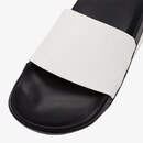 ソール部分：ブラック&times;アッパー部分：ホワイトの組み合わせです