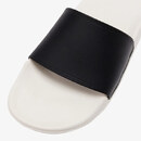 ソール部分：ホワイト&times;アッパー部分：ブラックの組み合わせです