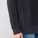 脇にはサイドリブが入っているので動きやすい設計