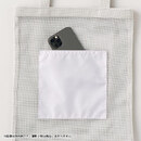 スマホやパスケース収納に便利な前ポケット付き