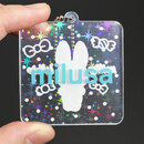 両面に異なるデザインをプリントした場合、反対側のデザインの下地（白色）が見えます