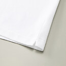 左右の裾脇にはスリット入り