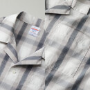 襟はオープンカラー！左胸には便利なポケット付き