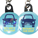 きらきら輝くハートホログラムを使用（左：本商品　右：通常の缶バッジキーホルダー）