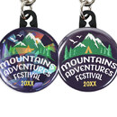 きらきら輝くホログラムを使用（左：本商品　右：通常の缶バッジキーホルダー）