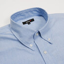 きっちりした印象のボタンダウンの衿元