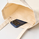 スマホを収納できる内ポケット付き！