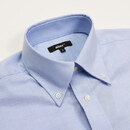 きっちりした印象のボタンダウンの衿元