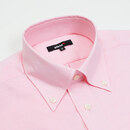 きっちりした印象のボタンダウンの衿元