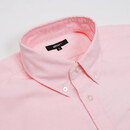 きっちりした印象のボタンダウンの衿元