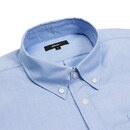 きっちりした印象のボタンダウンの衿元