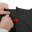 襟のタグは手で簡単に切り取れるティアウェイタグを使用