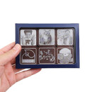 4&times;4cmサイズのチョコレートが6枚入っています