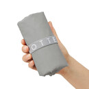 ゴムバンドでコンパクトにまとめて持ち運びが可能！