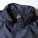 背中上部はさらりと快適な着心地の裏地メッシュ付