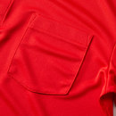 便利な胸ポケット付き