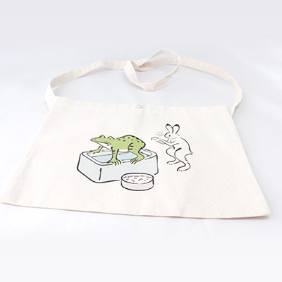 ちょっとした荷物を入れるのに重宝します