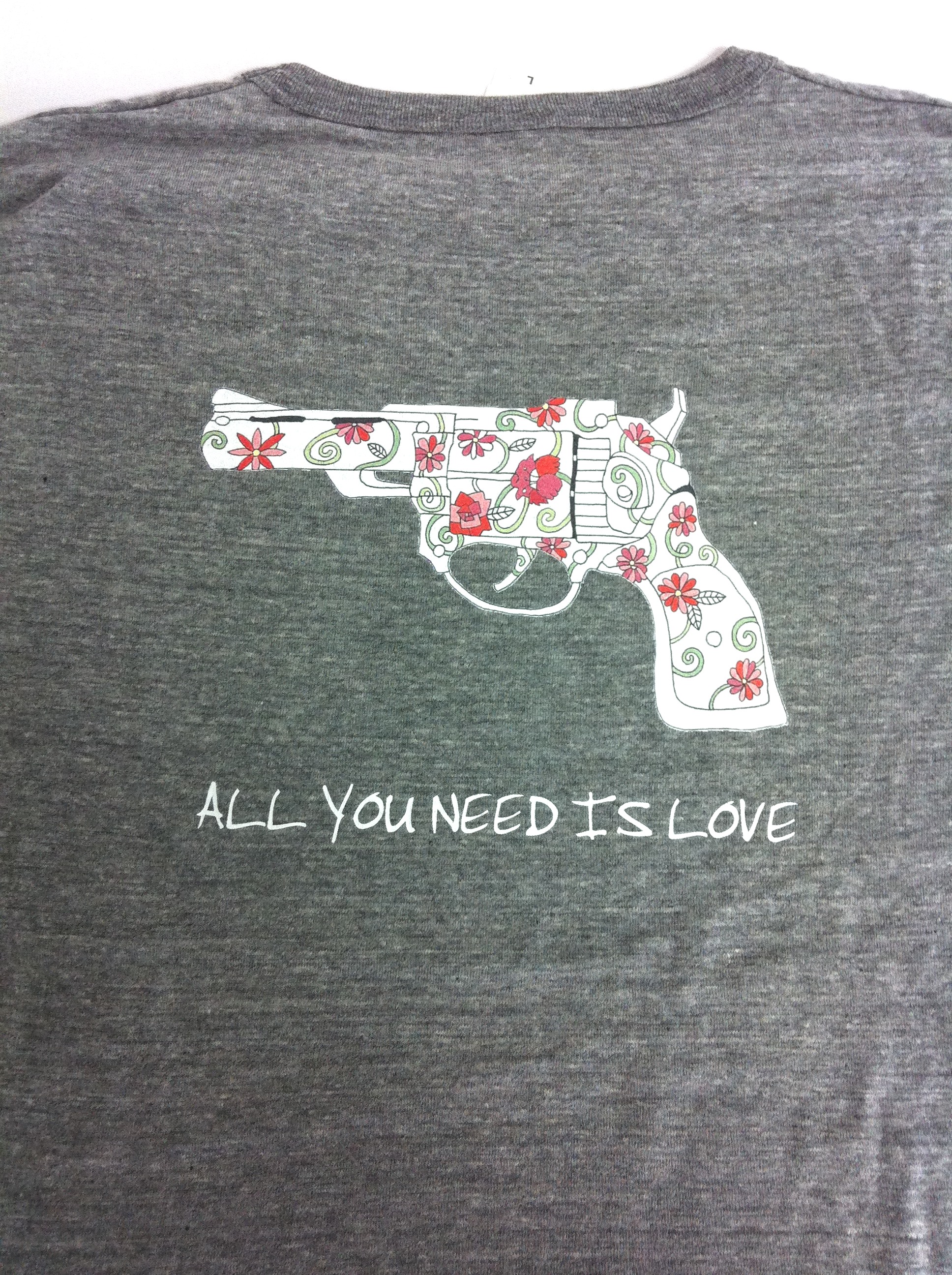 オシャレな花柄GUNプリントTシャツ ＋you.ORIGINAL｜いつものグッズがオリジナルになる