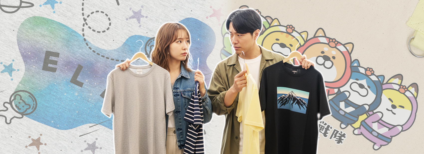 Tシャツを持ちながら迷っている男女