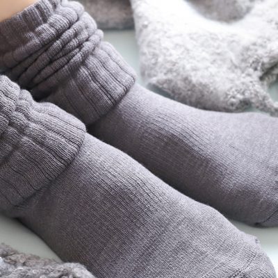 靴下を着用している女性の写真