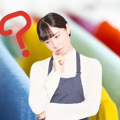 悩んでいる女性