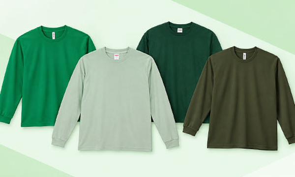 グリーン・緑の長袖Tシャツ
