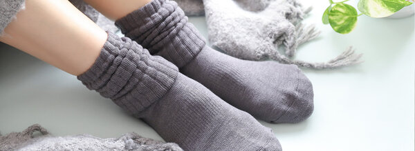 靴下にロゴ刺繍を入れてオリジナル作成