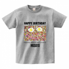 お菓子の顔がユニークな誕生日Tシャツをオリジナルでプリント　誕生日祝いのテンプレート　Printstar ヘビーウェイトTシャツの無料デザインテンプレート