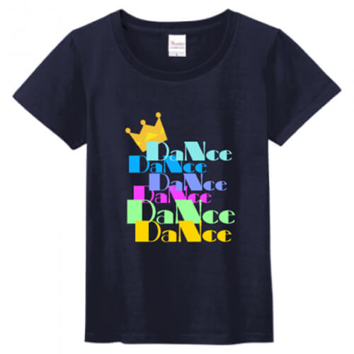 ダンスサークルのロゴプリントTシャツ