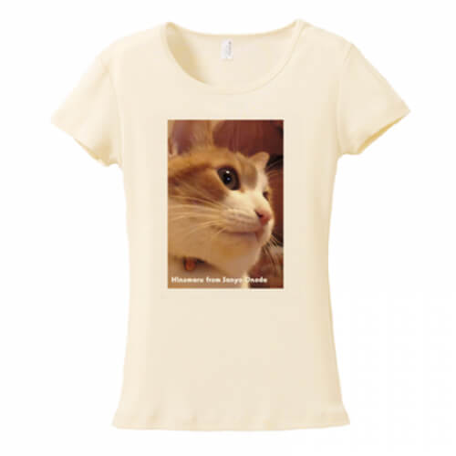 細身Tシャツに猫の横顔をプリントしたオリジナルTシャツ