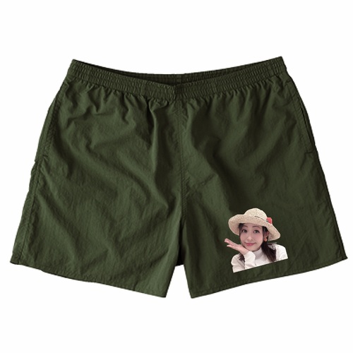 麦わら帽子の笑顔が素敵！緑が映えるオリジナルショートパンツ