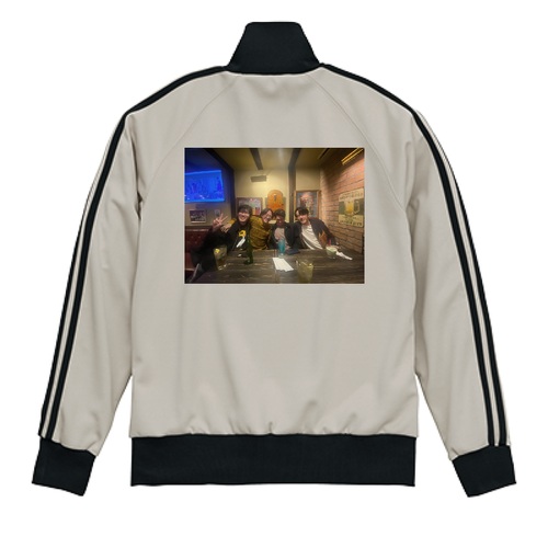 一生モノの絆をカタチに！仲間愛が詰まった写真入りアウター