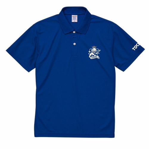 芝生に映える鮮やかブルー！細部まで拘ったイラスト入りポロシャツ